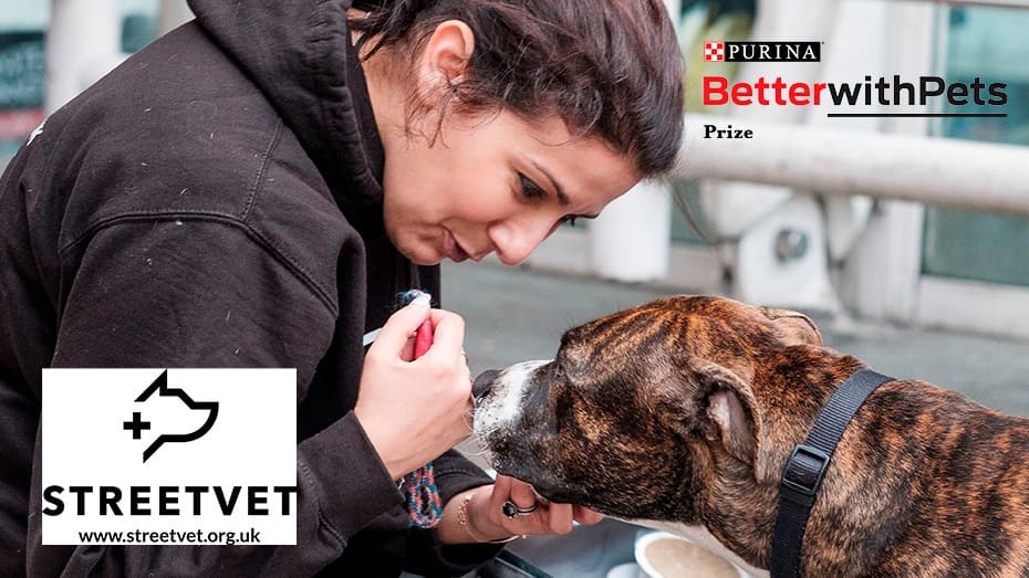 femme avec chien