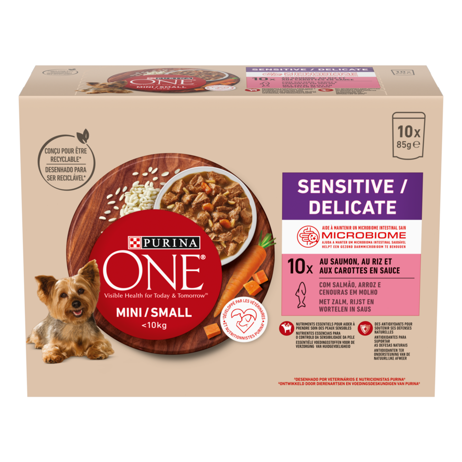 PURINA® ONE® MINI/SMALL < 10kg Sensitive au Saumon, au Riz et aux Carottes en sauce
