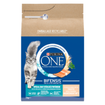 Purina ONE® - Croquettes pour Chat Stérilisé d'Intérieur à la Truite et aux Céréales Complètes