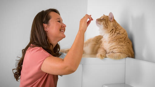 Naomi avec son chat Fynn